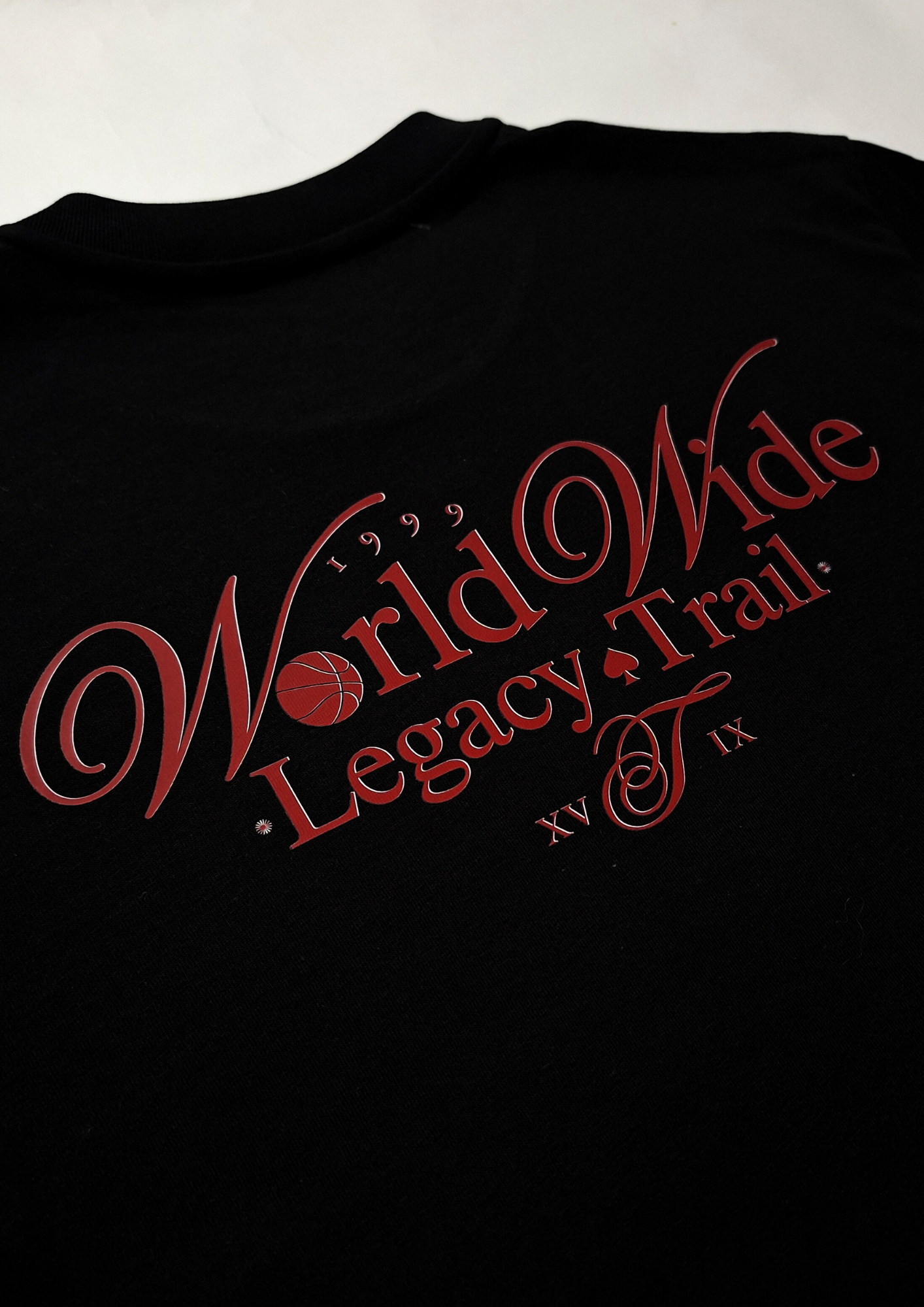 LEGACY TRAIL BLVCK/RED REGULAR TEE