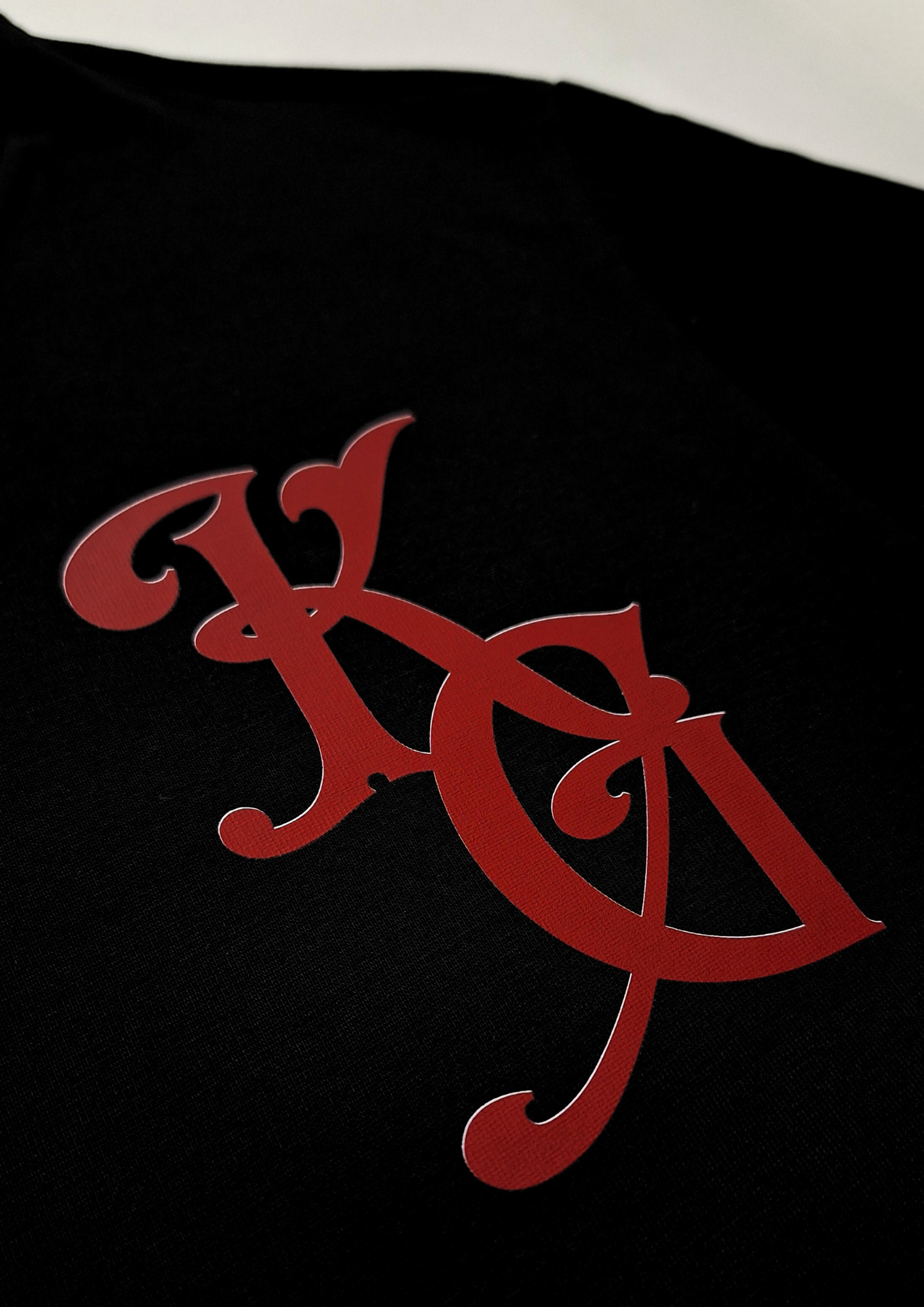 LEGACY TRAIL BLVCK/RED REGULAR TEE