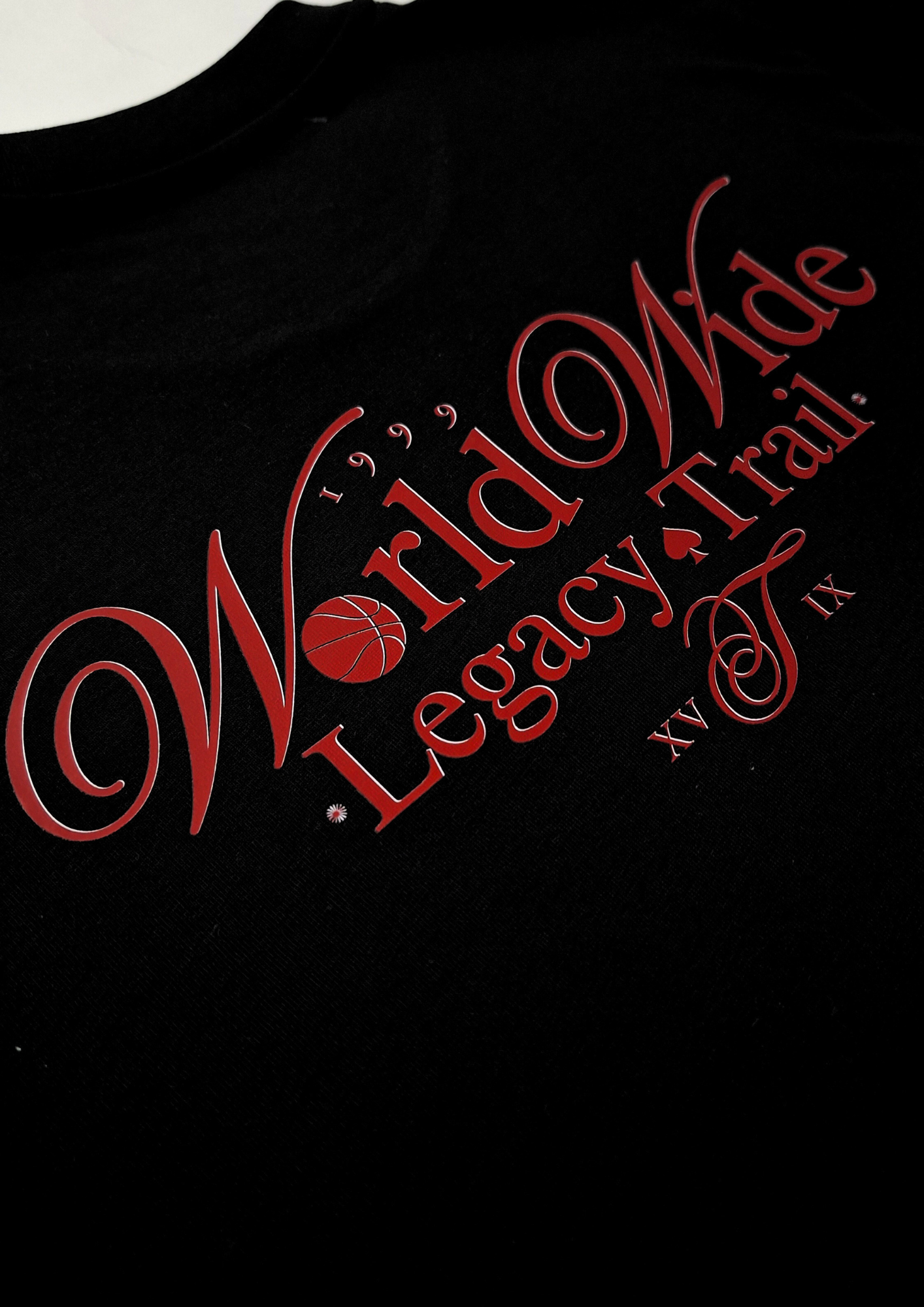 LEGACY TRAIL BLVCK/RED REGULAR TEE